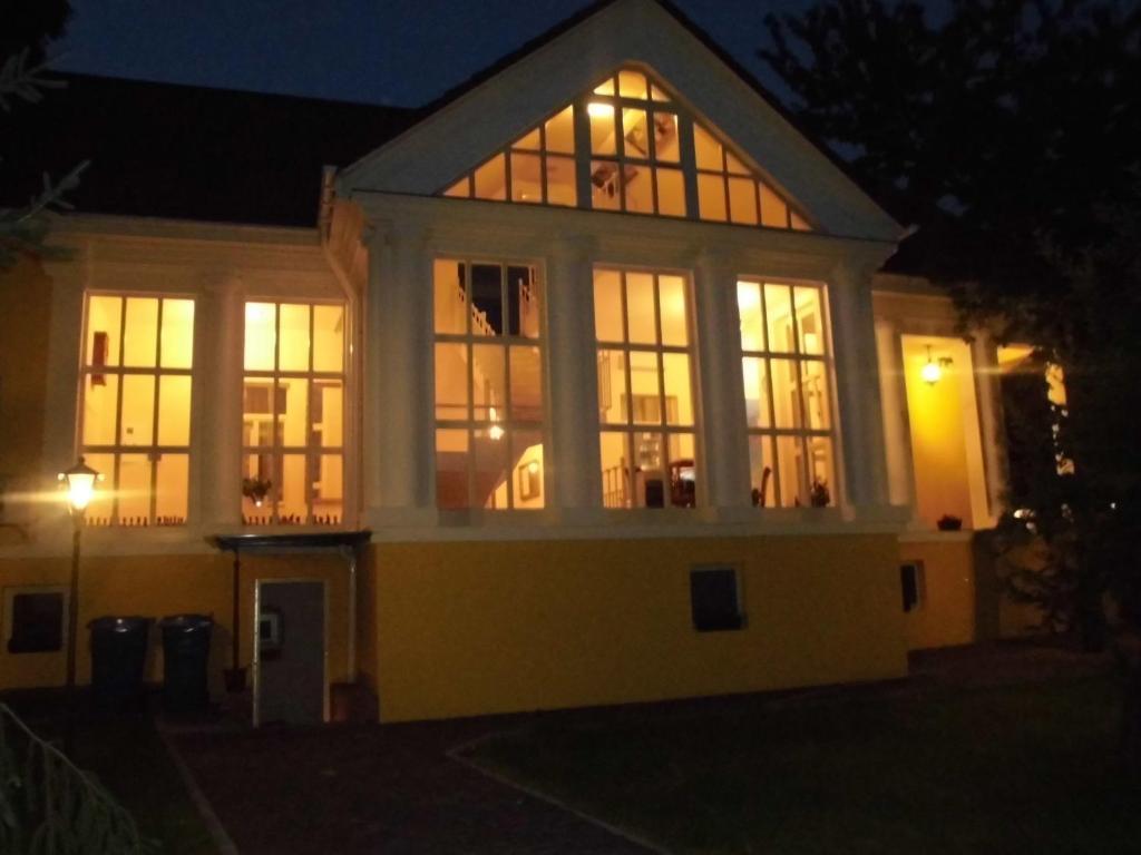 Boutique Hotel Villa P Uzhhorod Exterior foto